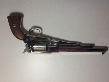Hola a todos.
Vendo revolver Remington 1858 acabado nikel, de la casa Pietta.tiene años y tiros, pero 00