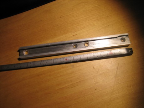 Vendo este carril UIT de 17 cm.

Estado: Usado 

Precio: 15€ puesto en casa 00
