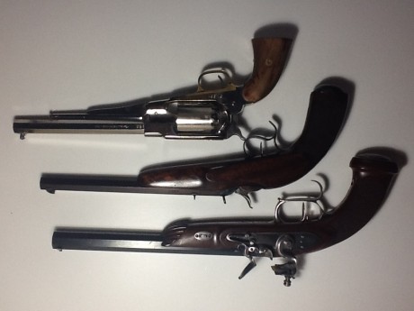 Hola a todos.
Estoy poniendo a la venta armas que hace mucho que no uso y el compañero plumas me ha recordado 00