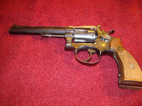 Se pone en venta esta magnifica arma:
Revólver LLama, calibre .38" spl., de 6 pulgadas, apto para 02