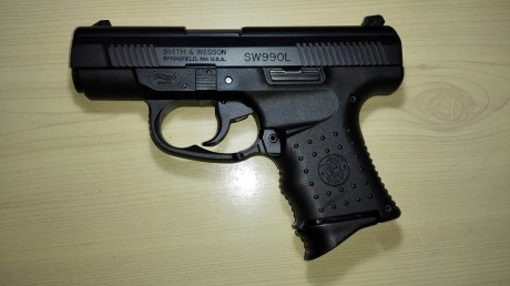 Se vende Smith Wesson 990L en calibre 9 pb. Perfecto estado.
Viene con caja original y candado de seguridad. 21