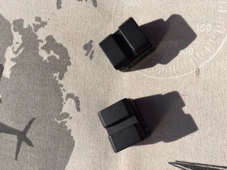 Me sobran estas piezas:
2 carriles picatinny con sus tornillos a 10eur, a estrenar.
2 piezas adaptador 00