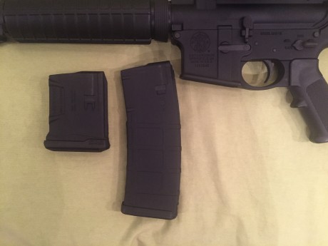 Vendo rifle semiautomático AR Smith & Wesson MP15 300 Blackout. 1100 € + portes. El rifle se encuentra 00