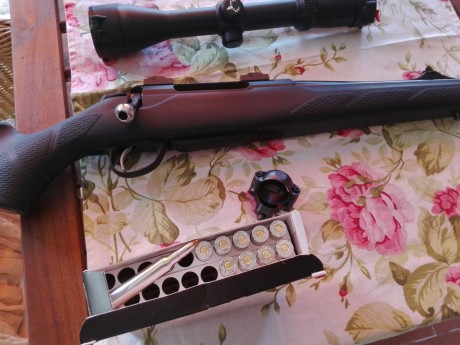 Vendo Tikka T3 Litte . 300 WM en perfectas condiciones, pasa por nuevo, tan solo ha tirado 10 balas. 
Incluido 10