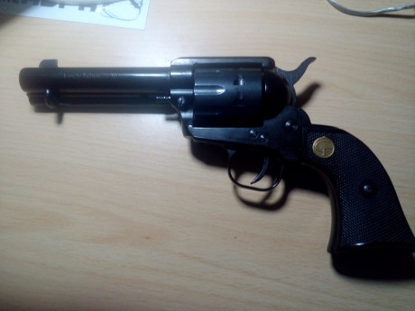 Vendo un revolver chiappa .22 con tambor de 10 cartuchos , guiado en AE , he disparado unos 100 cartuchos.
sin 02