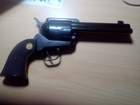 Vendo un revolver chiappa .22 con tambor de 10 cartuchos , guiado en AE , he disparado unos 100 cartuchos.
sin 01
