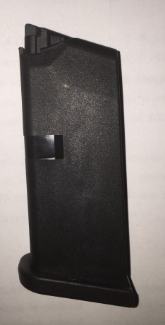 Se VENDE cargador original, totalmente a estrenar (sólo ha estado de exposición), para pistolas GLOCK 01