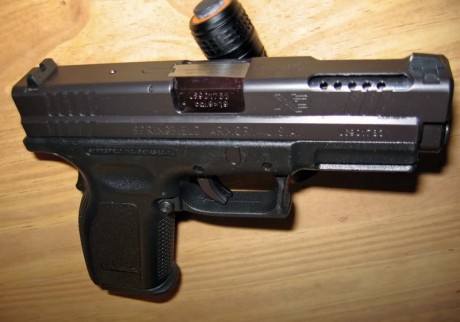  Springfield Armory XD-M 3.8 

una imagen...

 19 cartuchos 
 en menos de 4 pulgadas 
 menos de 800 gramos 150