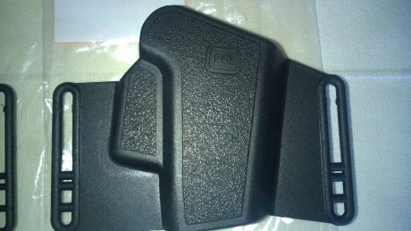 Buenos Dias,
Vendo Funda Sport Combat Polímero más Portacargador Glock Original para 17/19 y Cargador 01