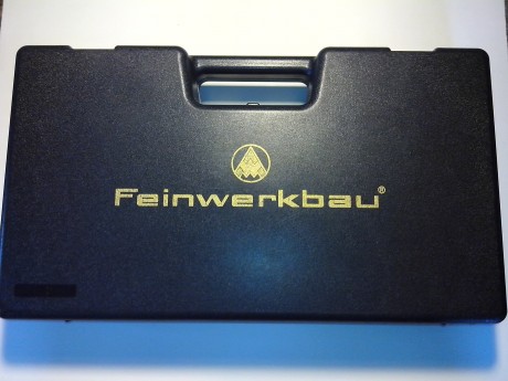 Vendo maletín original,como nuevo, con manual en inglés y español,precio 30 €.  RESERVADO 
Dos cargadores,35 02