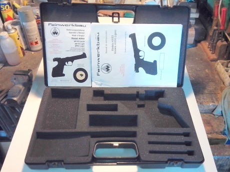 Vendo maletín original,como nuevo, con manual en inglés y español,precio 30 €.  RESERVADO 
Dos cargadores,35 01