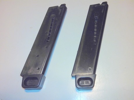 Vendo maletín original,como nuevo, con manual en inglés y español,precio 30 €.  RESERVADO 
Dos cargadores,35 00