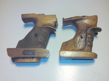 Dos empuñaduras:
Una original sin retocar,prácticamente nueva,tamaño medio,75 €.
Otra marca Rink,retocada,también 00