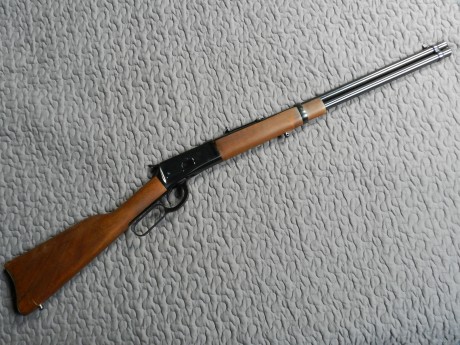 Excelente rifle para montería, ligero, rápido y contundente. Estado prácticamente nuevo como podéis apreciar 02