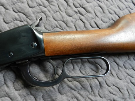 Excelente rifle para montería, ligero, rápido y contundente. Estado prácticamente nuevo como podéis apreciar 01
