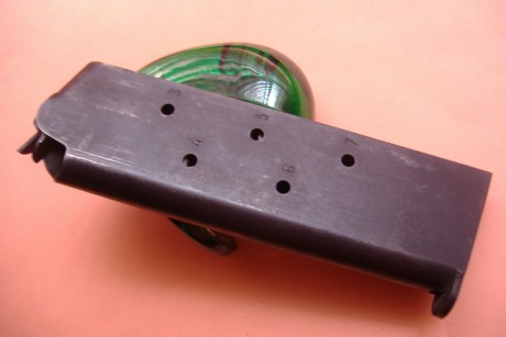 Vendo un cargador Llama del cal. 45, monohilera, en perfecto estado de conservación, según se puede ver 00