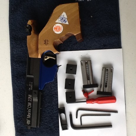 Vendo pistola Morini CM 22, perfecto estado, cacha S ajustable a M,sin retocar, con masilla añadida fácil 02