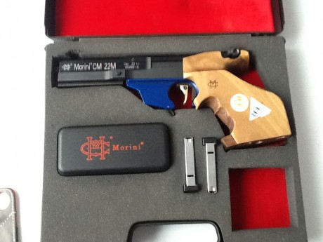 Vendo pistola Morini CM 22, perfecto estado, cacha S ajustable a M,sin retocar, con masilla añadida fácil 00
