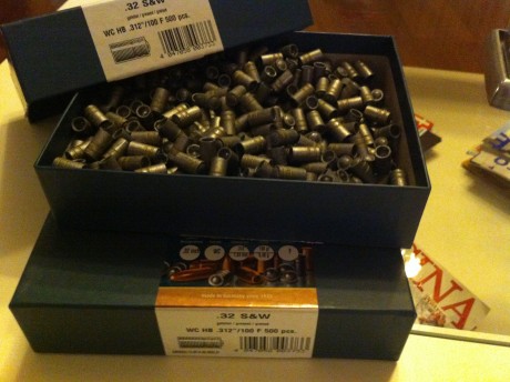 Despues de vender la pistola, pongo a la venta ;

Dies Hornady 32 S&W  Dieset 3 series ......sin estrenar 90