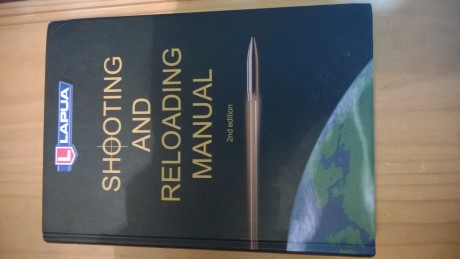  

Manual de recarga Lapua  (para la Vihtavuori ), cartuchos de arma lasga y corta. Es la 2ª edición. 00