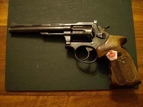 Se pone en venta esta magnifica arma:
Revólver LLama, calibre .38" spl., de 6 pulgadas, apto para 00