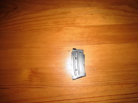 Hola. Vendo cargador del 22lr, estaba en una carabina Norinko JW15 y vale para la  JW25  es de 10 disparos, 01