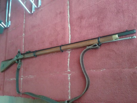 Vendo un Enfield de tres bandas de Pedersoli comprado en julio de este año y con unos 60-65 disparos.El 00