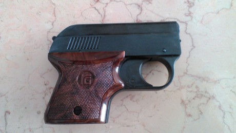 Hola a todos:

Nunca había tenido una pistola detonadora, y me topé con esta muy barata, y me apeteció, 51