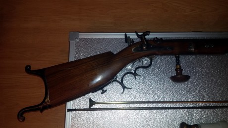 Vendo este rifle por no usarlo lo vendo con todo lo que aparece en las fotos, caja de aluminio,baqueta 00