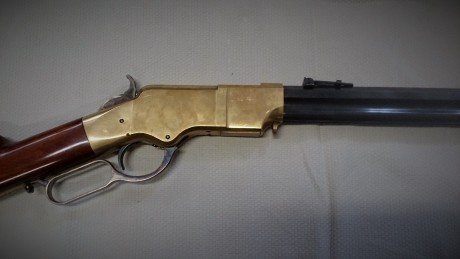 SE VENDE RIFLE UBERTI MODELO HENRY EN CALIBRE 44-40, POCO USO, GUIADO CON LA LICENCIA D
PRECIO: 700 € 01