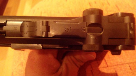 Vendo luger P08 9mm parabelum con marcajes nazis fabricada por mauser bajo las siglas byf. Todas las piezas 01