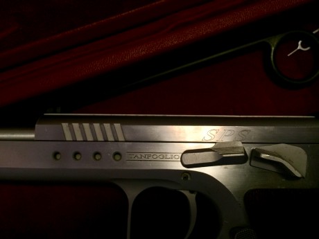 Hola, vendo Tanfoglio Limited. Era de un amigo que le quitaron la licencia F y antes de que saliera a 12
