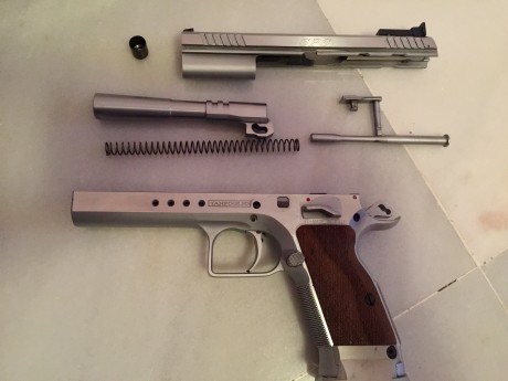 Hola, vendo Tanfoglio Limited. Era de un amigo que le quitaron la licencia F y antes de que saliera a 11
