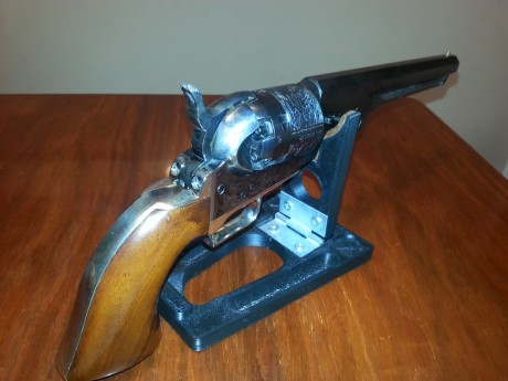 Se vende réplica de del Colt Navy 1851 Squareback de segunda generación de la casa ASM (Army San Marco)

El 30