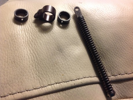 Hola ,vendo punto de mira con las dos tuercas  todo nuevo y la guía con su muelle en muy buen estado,el 02