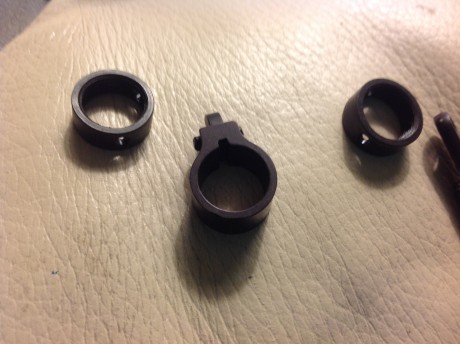 Hola ,vendo punto de mira con las dos tuercas  todo nuevo y la guía con su muelle en muy buen estado,el 01