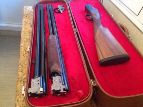 Vendo escopeta superpuesta Filli Gamba con tres juegos de cañones de 71 ctms. de acero Boehler, dos baterias 11
