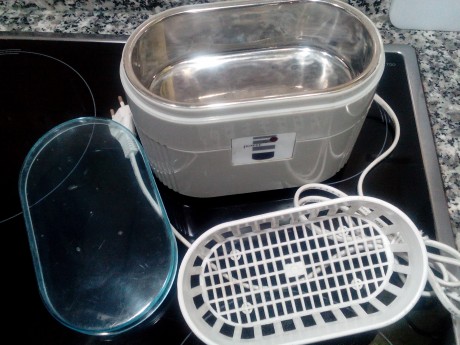 Limpiador de vainas, piezas, etc por ultrasonidos semi nuevo. Muy poco usado debido a que poseo otros 00