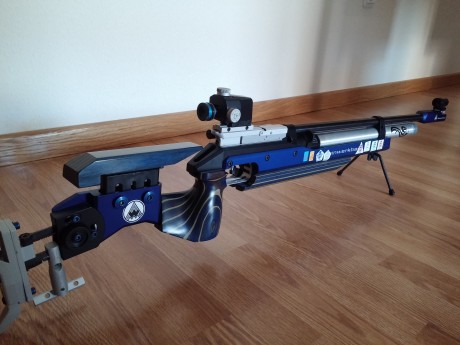 Carabina P70 Alu Azul con el siguiente equipo:
 Diopter Regulable Centra
Elevador de miras 6mm Centra
Tunel 00