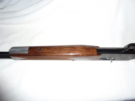 Vendo una carabina semiautomática Browning, modelo Bar 22, esta perfecta de estetica y de funcionamiento 22