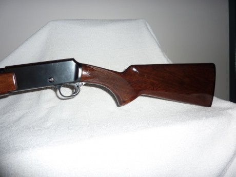 Vendo una carabina semiautomática Browning, modelo Bar 22, esta perfecta de estetica y de funcionamiento 20
