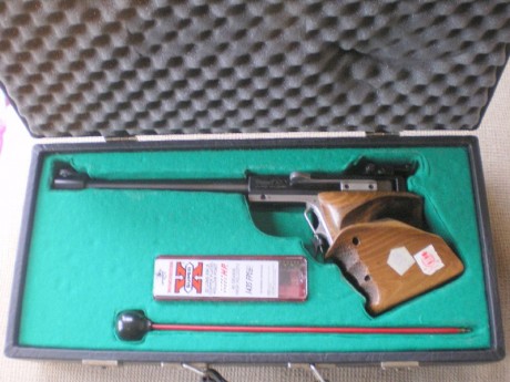 Vendo una Hammerli 120 (modalidad libre) con cacha envolvente talla m-l y gatillo a pelo. Aunque es una 111