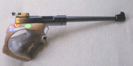 Vendo una Hammerli 120 (modalidad libre) con cacha envolvente talla m-l y gatillo a pelo. Aunque es una 110