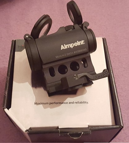 vendo aimpoint micro h2 con montura A.R.M.S de enganche rapido.

se vende todo en conjunto

factura y 11
