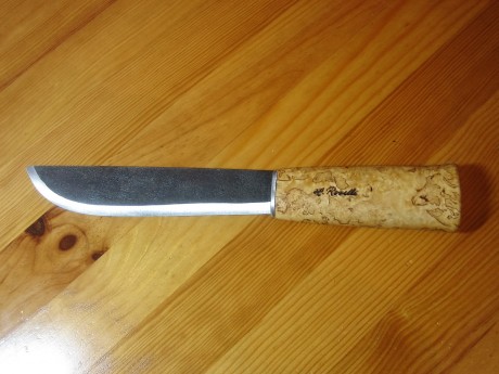 Hola. Vendo este extraordinario cuchillo Finlandés, Acero al carbono, 195mm de hoja, 6mm de espesor y 00
