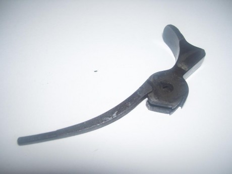 Hola
vendo unas piezas usadas y en muy buen estado de la Llama modelo Extra del 9 Largo

Martillo con 00