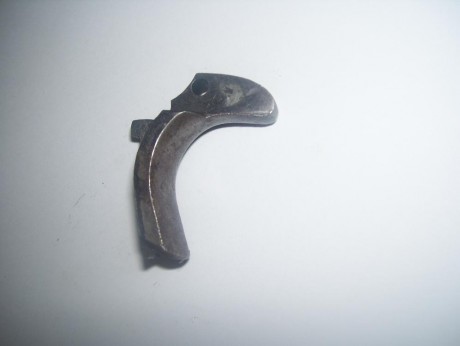 Hola
vendo unas piezas usadas y en muy buen estado de la Llama modelo Extra del 9 Largo

Martillo con 30