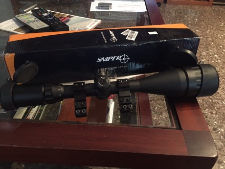 Se vende este visor prácticamente nuevo con reticula iluminada, aumentos variables de 4 a 16, bases de 01