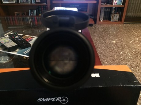 Se vende este visor prácticamente nuevo con reticula iluminada, aumentos variables de 4 a 16, bases de 00