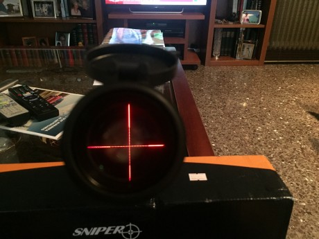 Se vende este visor prácticamente nuevo con reticula iluminada, aumentos variables de 4 a 16, bases de 12